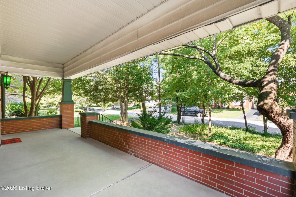 Photo of 1830 Alfresco Pl, Louisville, KY 40205 (MLS # 1724318)