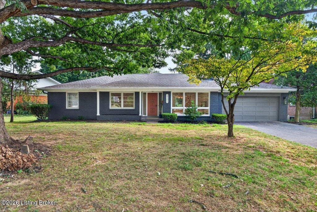 Photo of 2701 Lamont Rd, Louisville, KY 40205 (MLS # 1729640)
