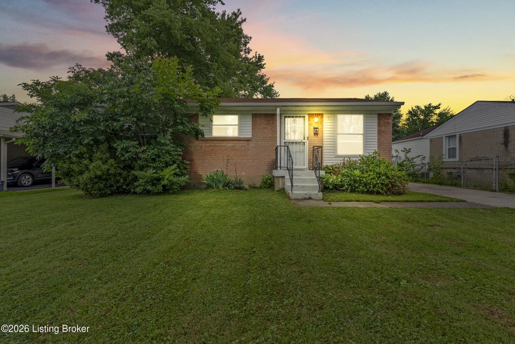 Photo of 6511 Maravian Dr, Louisville, KY 40258 (MLS # 1722767)