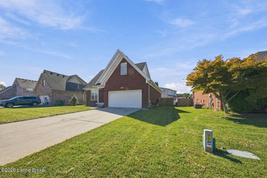 Photo of 354 Bentwood Dr, Shepherdsville, KY 40165 (MLS # 1730634)