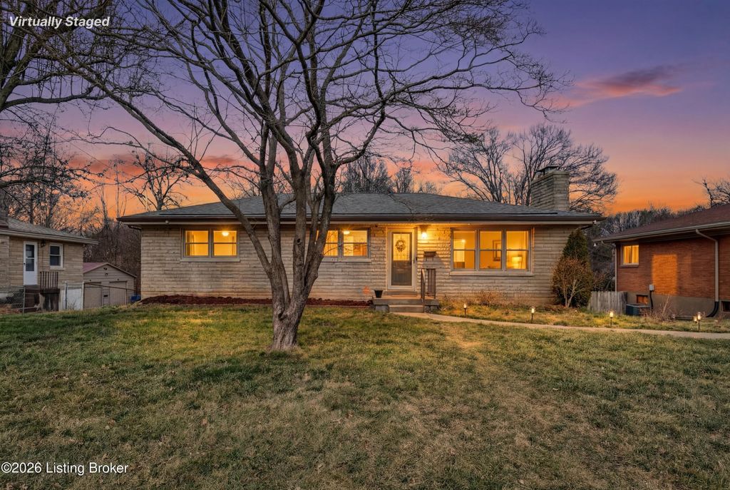 Photo of 5917 Bay Pine Dr, Louisville, KY 40219 (MLS # 1710079)