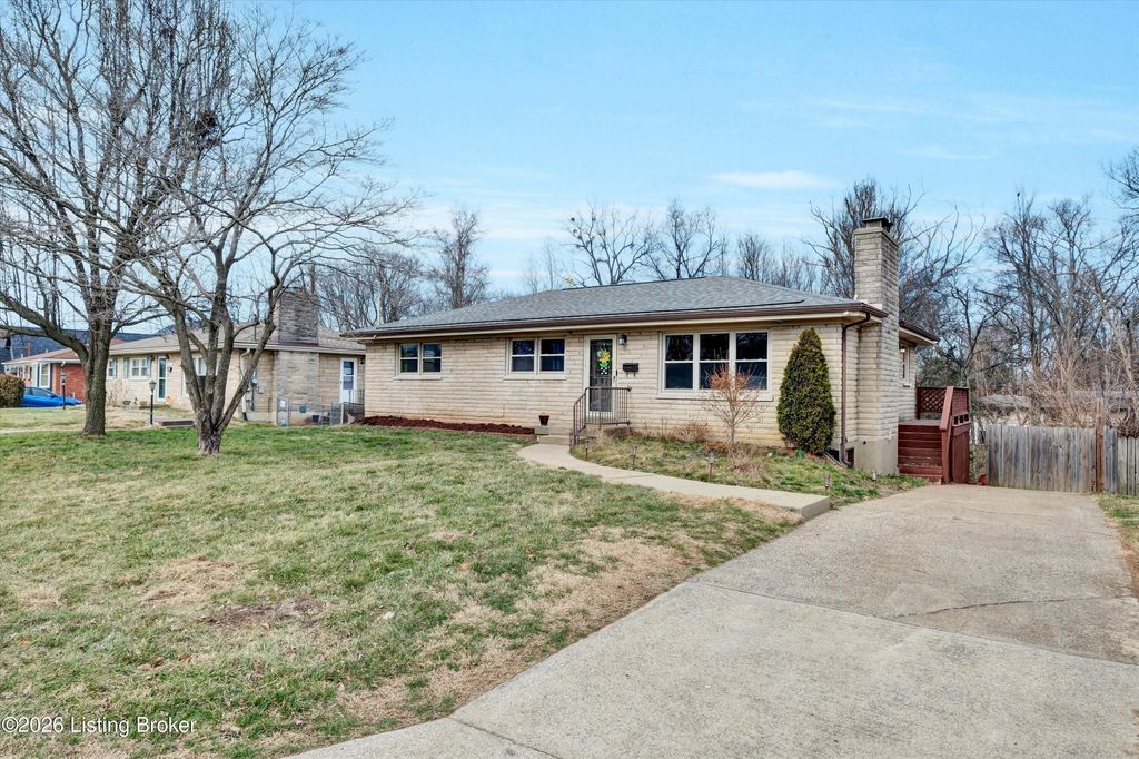Photo of 5917 Bay Pine Dr, Louisville, KY 40219 (MLS # 1710079)