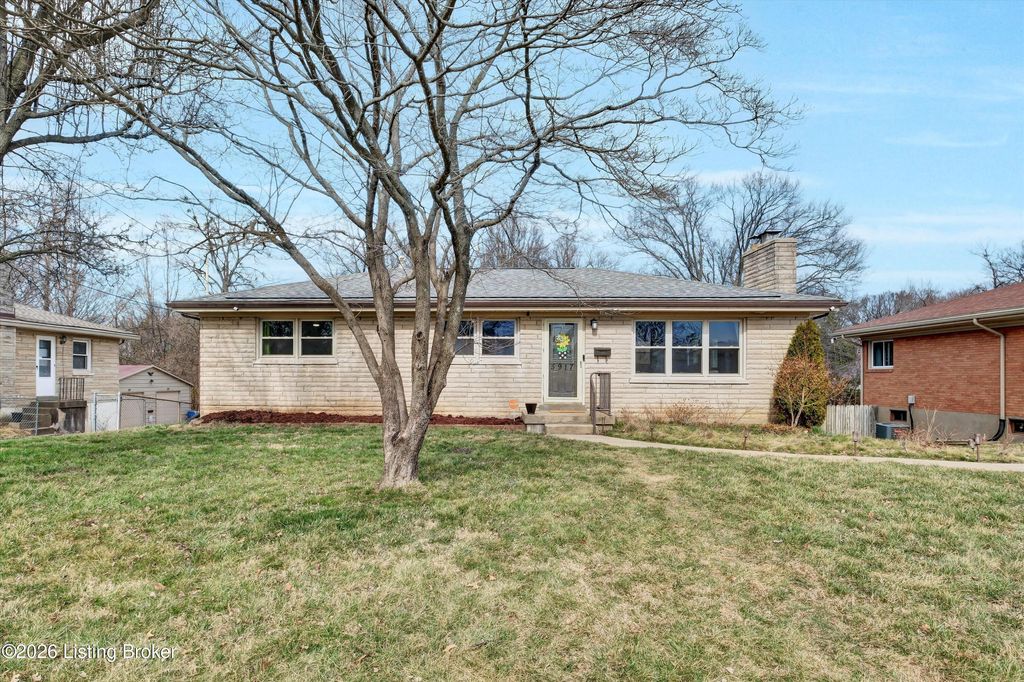 Photo of 5917 Bay Pine Dr, Louisville, KY 40219 (MLS # 1710079)
