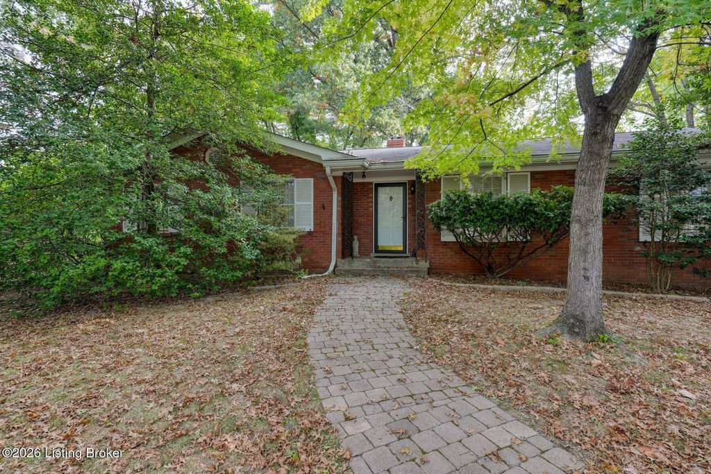 Photo of 2509 Walbrook Dr, Louisville, KY 40222 (MLS # 1714919)