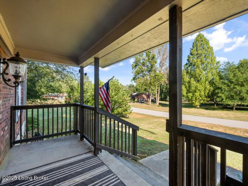 Photo of 112 Delaware Way, Carrollton, KY 41008 (MLS # 1714045)