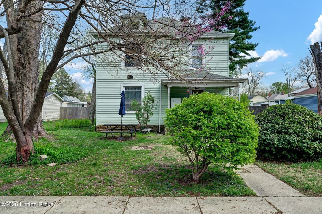 Photo of 207 Birch St, La Grange, KY 40031 (MLS # 1713469)