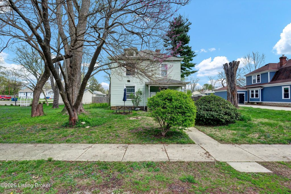 Photo of 207 Birch St, La Grange, KY 40031 (MLS # 1713469)