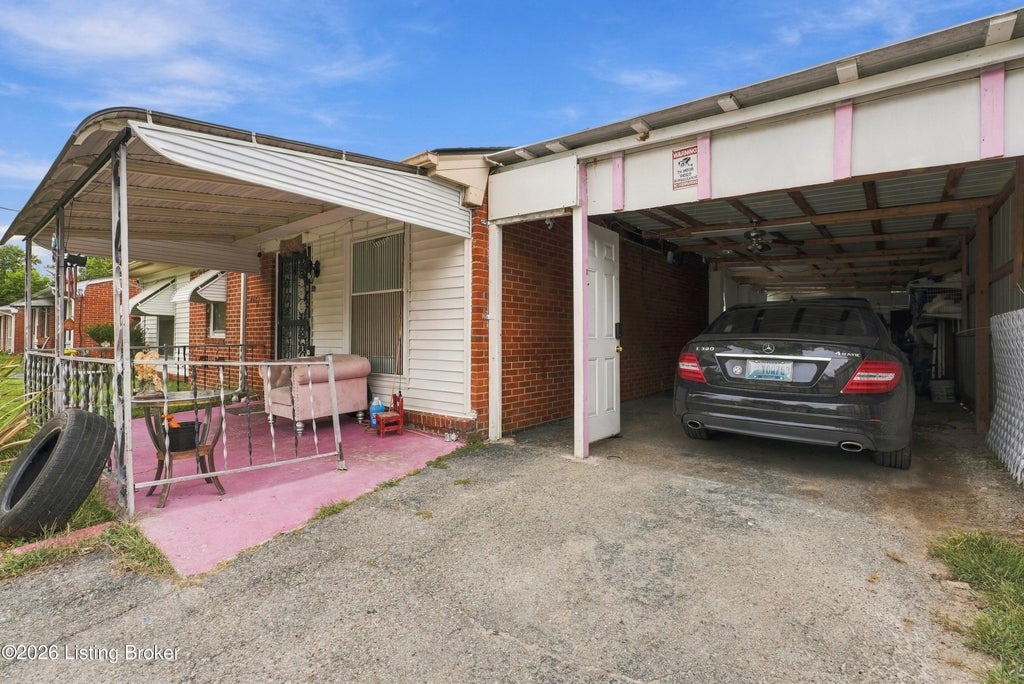 Photo of 4607 Samara Dr, Louisville, KY 40219 (MLS # 1729984)