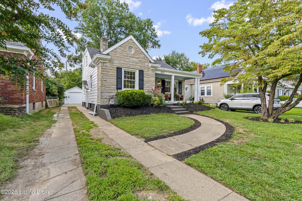 Photo of 4023 Hycliffe Ave, Louisville, KY 40207 (MLS # 1725625)