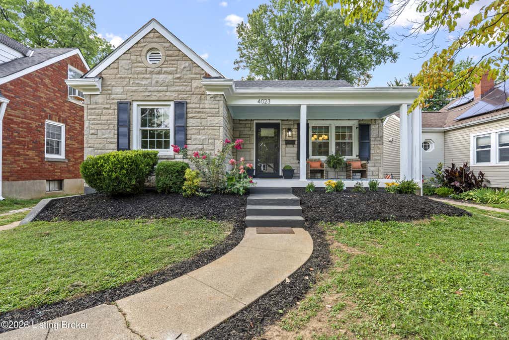 Photo of 4023 Hycliffe Ave, Louisville, KY 40207 (MLS # 1725625)