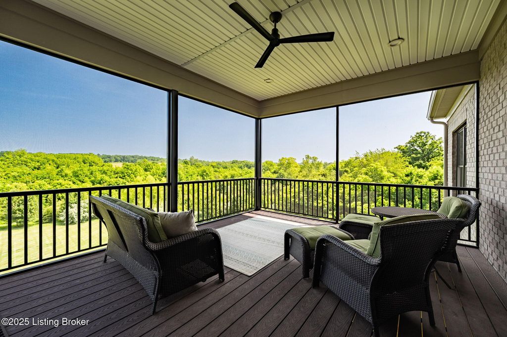 Photo of 3902 Clarke Pointe Ct, Crestwood, KY 40014 (MLS # 1691310)