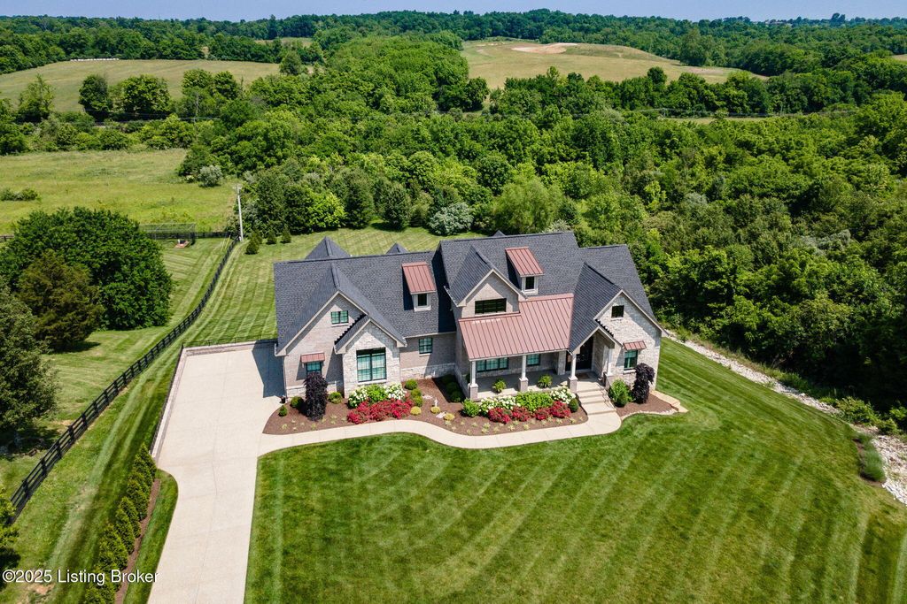 Photo of 3902 Clarke Pointe Ct, Crestwood, KY 40014 (MLS # 1691310)