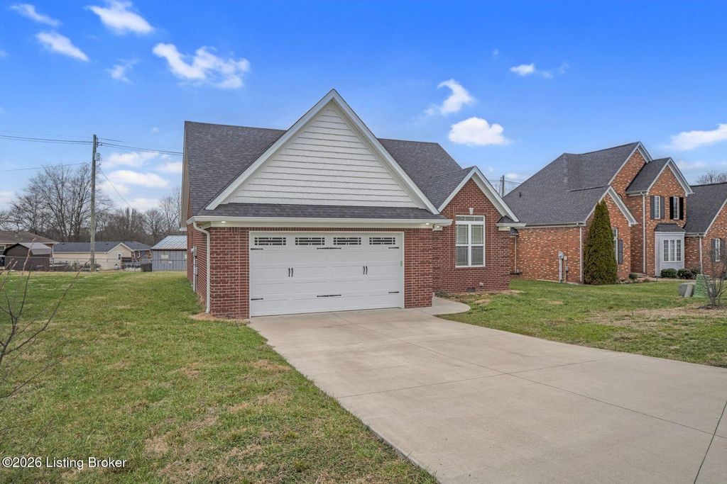 Photo of 102 Council Dr, Bardstown, KY 40004 (MLS # 1707664)