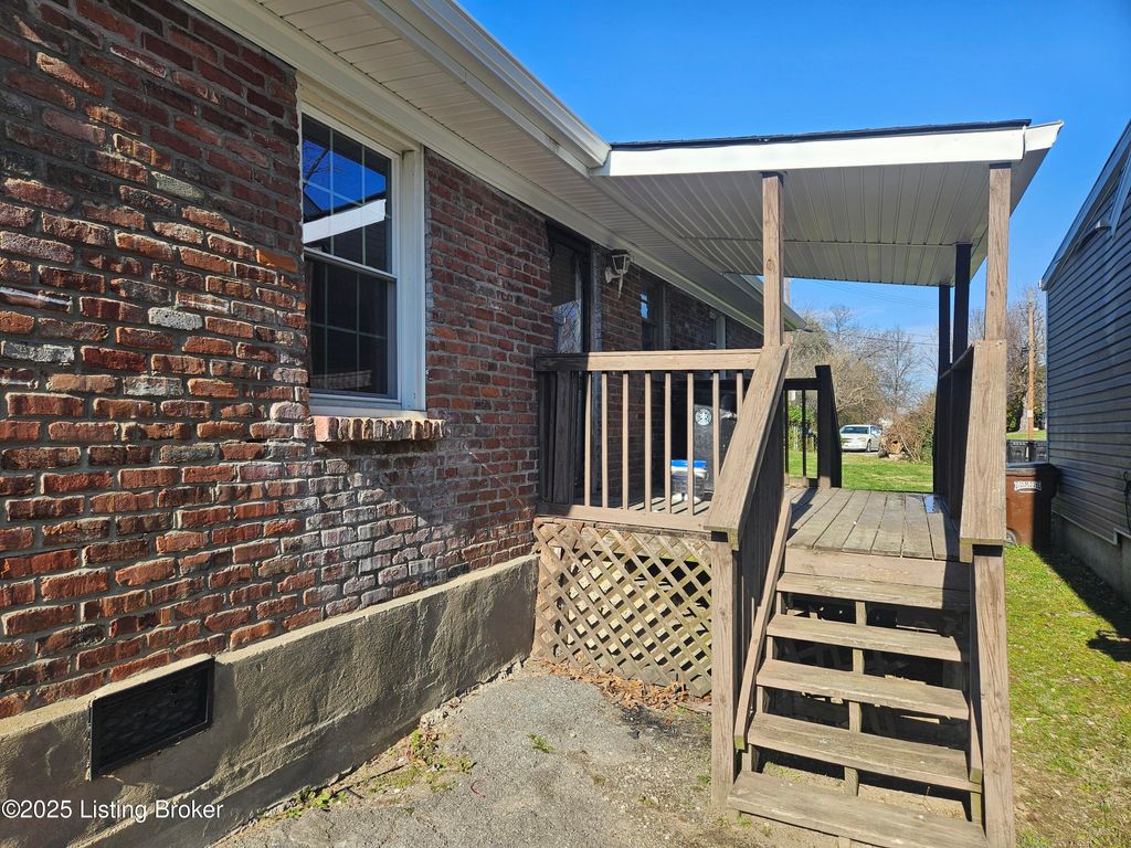 Photo of 4401 Sunset Ave, Louisville, KY 40211 (MLS # 1705034)