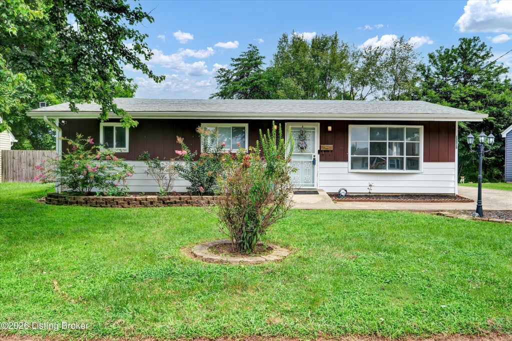 Photo of 13315 Horncastle Way, Louisville, KY 40272 (MLS # 1724172)