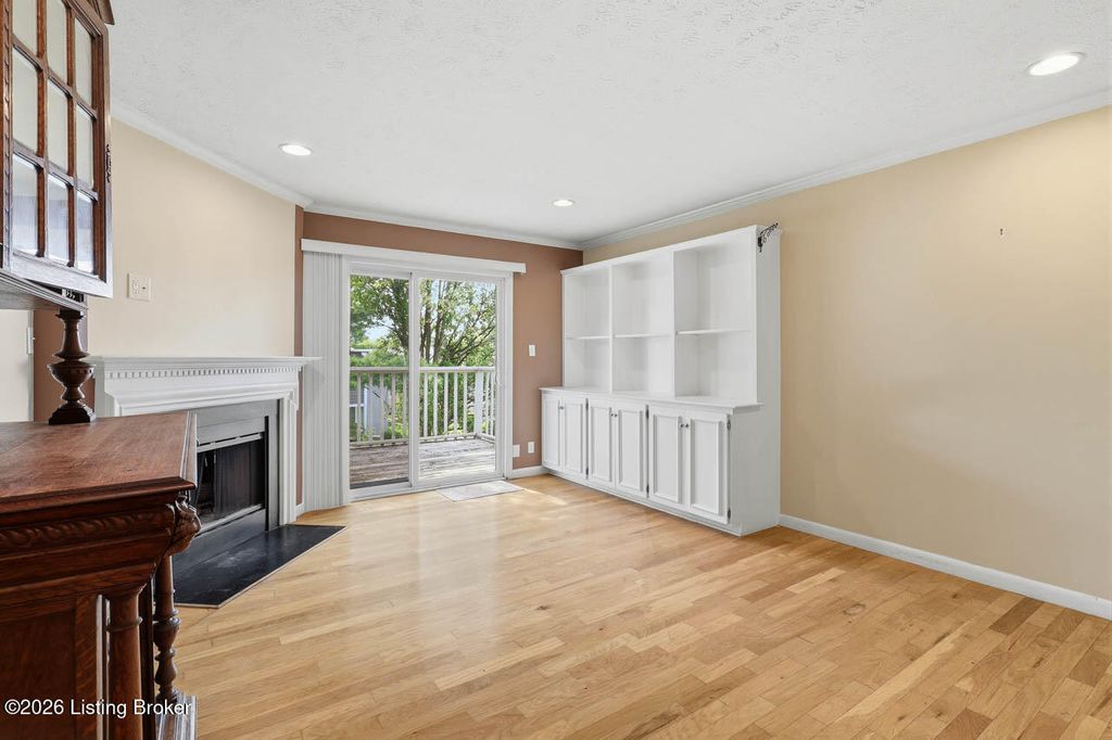 Photo of 1935 Gardiner Ln #D62, Louisville, KY 40205 (MLS # 1714441)