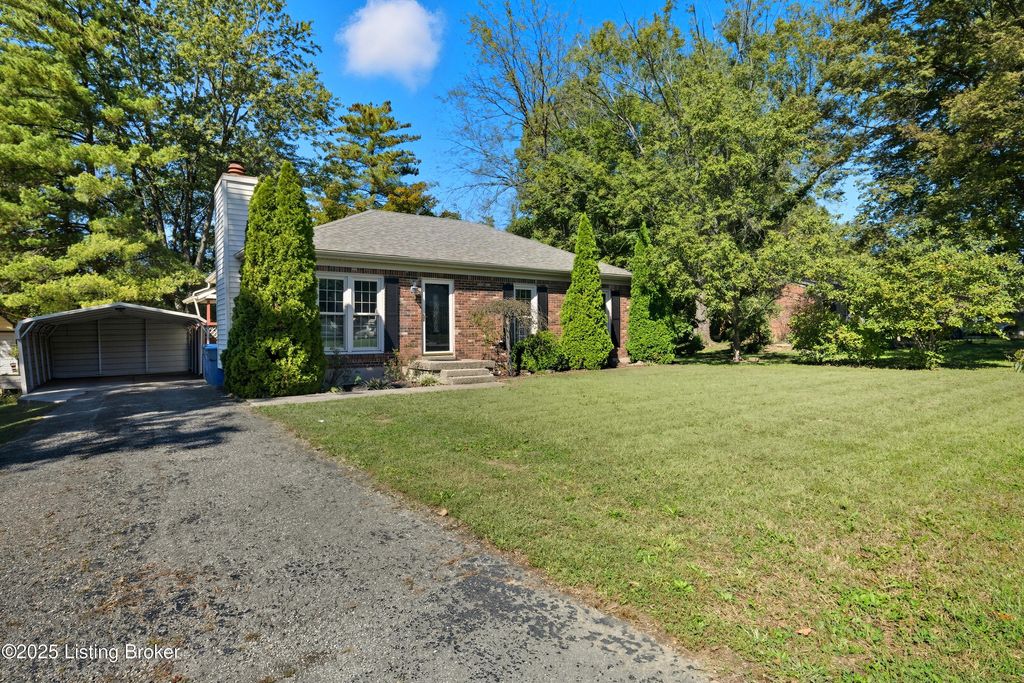 Photo of 6905 Village Green Blvd, Pewee Valley, KY 40056 (MLS # 1703381)