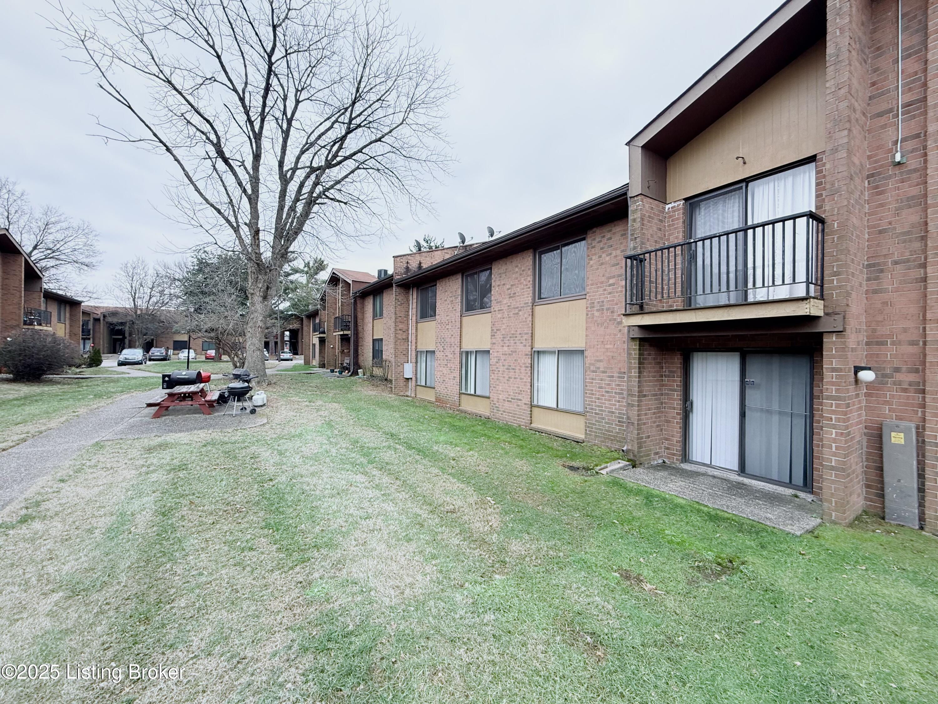 7090 Wildwood Cir # 34-2, Louisville, Kentucky image 1