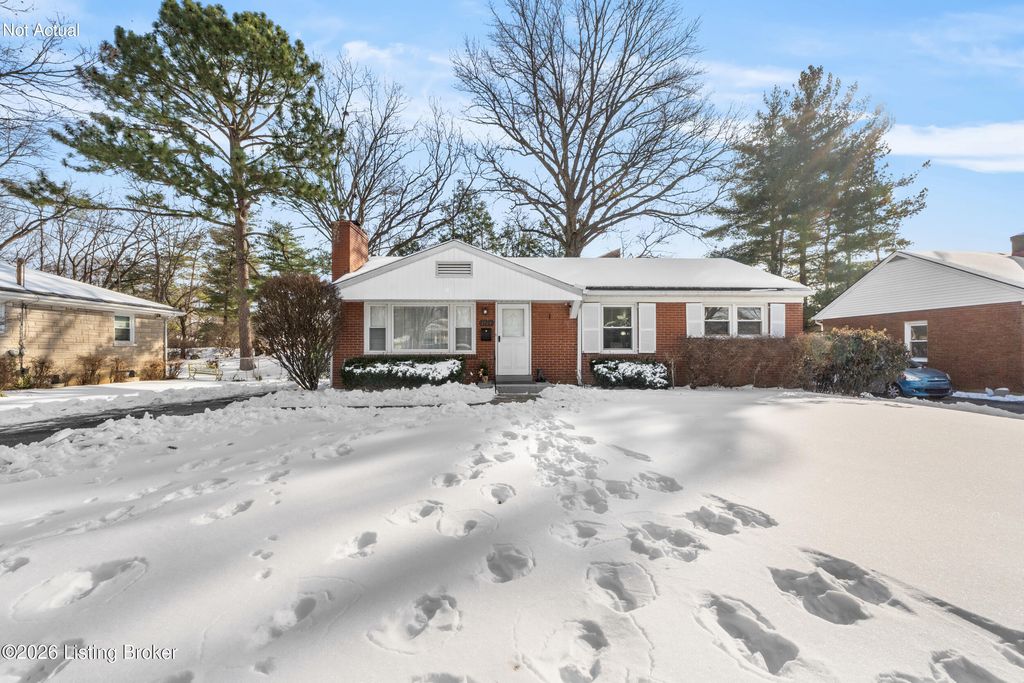 Photo of 1724 Larkmoor Ln, Louisville, KY 40218 (MLS # 1708186)