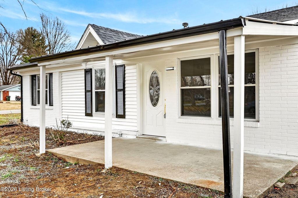 Photo of 4800 Flushing Way, Louisville, KY 40272 (MLS # 1709731)