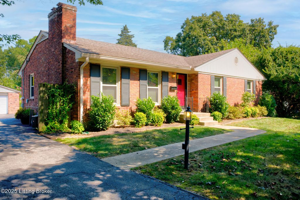 Photo of 4221 Browns Ln, Lincolnshire, KY 40220 (MLS # 1709258)