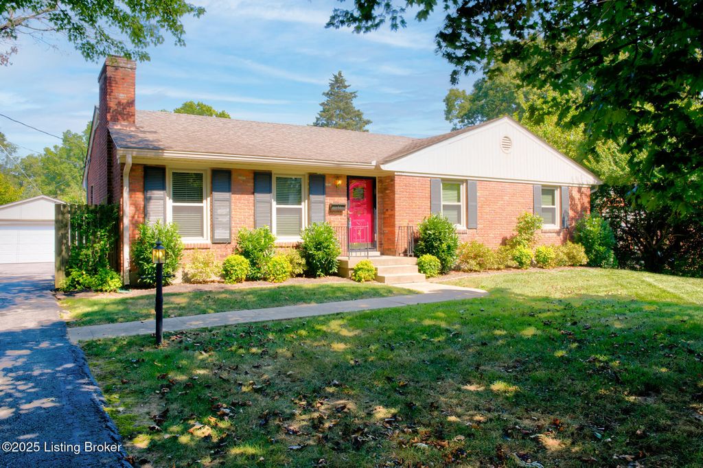 Photo of 4221 Browns Ln, Lincolnshire, KY 40220 (MLS # 1709258)