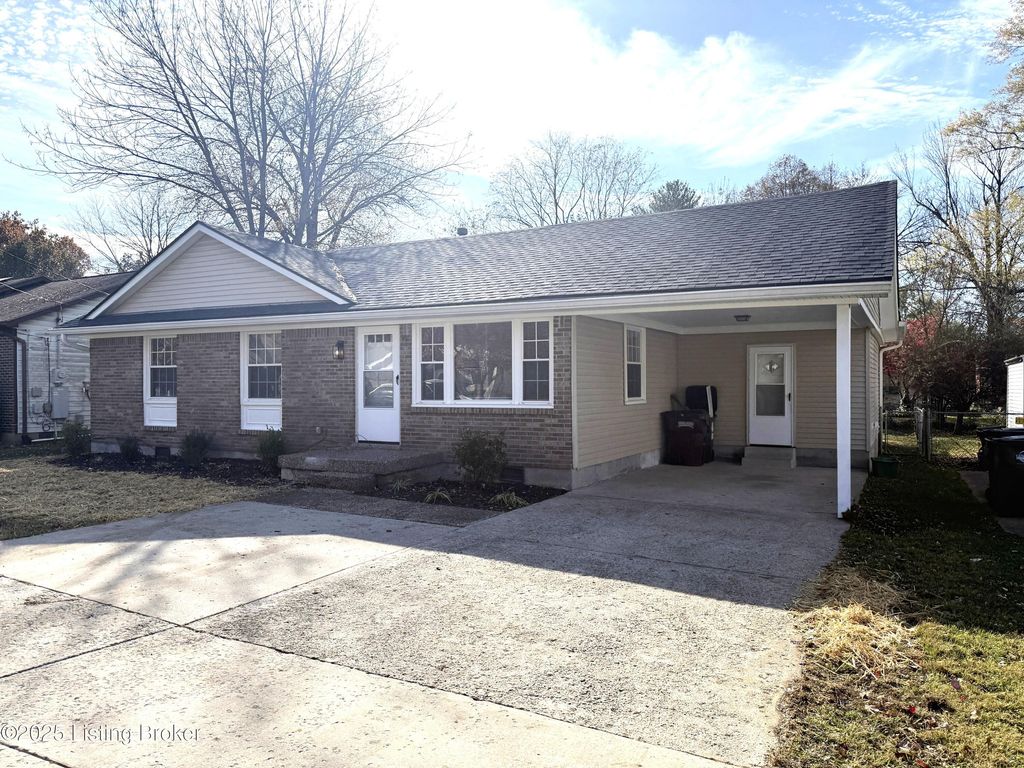 Photo of 508 Fenley Ave, Lyndon, KY 40222 (MLS # 1710347)