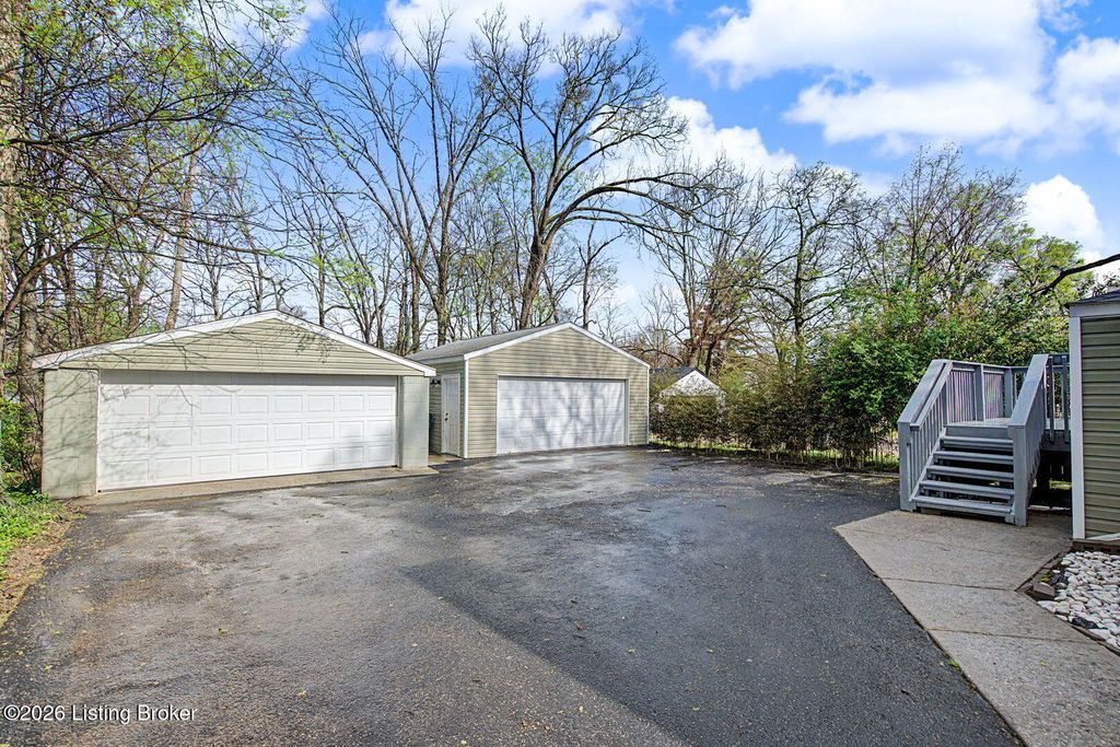 Photo of 10211 Watterson Trail, Louisville, KY 40299 (MLS # 1713970)