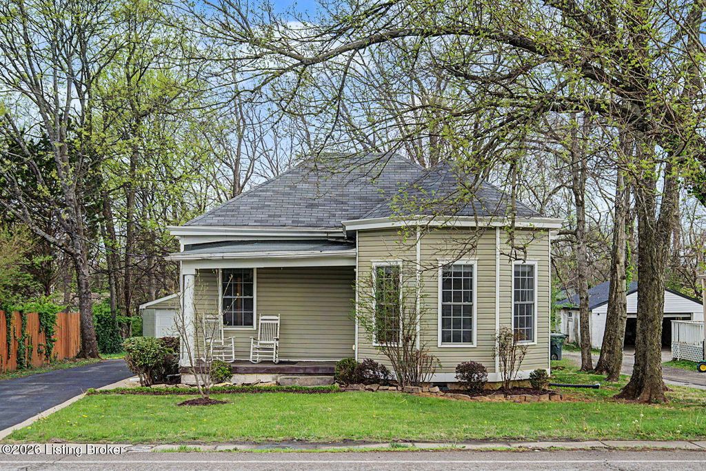 Photo of 10211 Watterson Trail, Louisville, KY 40299 (MLS # 1713970)