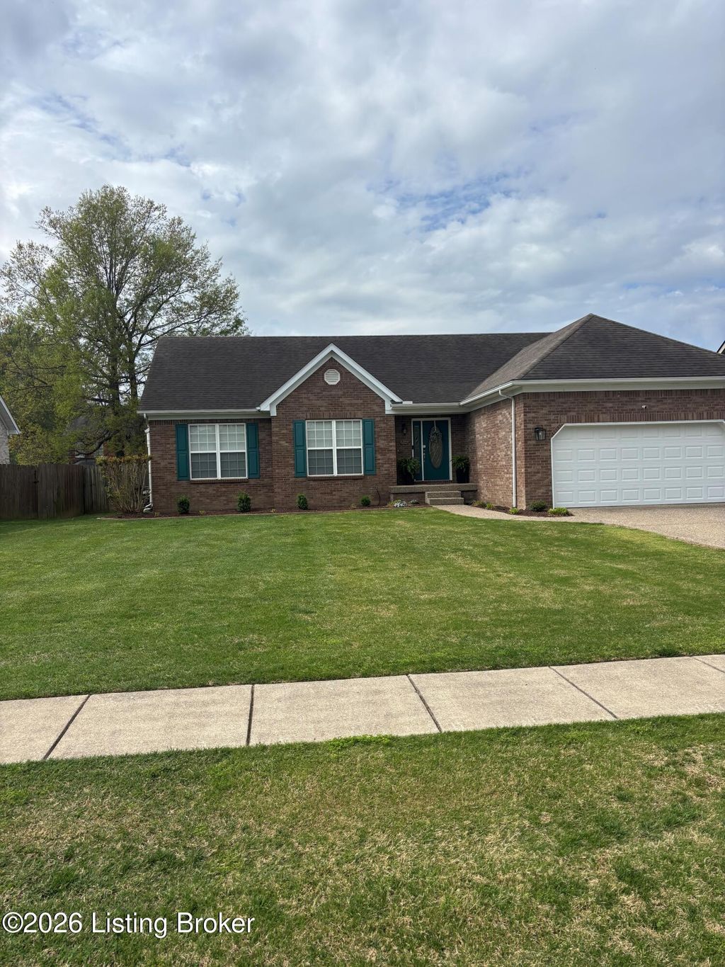 Photo of 389 Spring House Ln, Louisville, KY 40229 (MLS # 1714186)