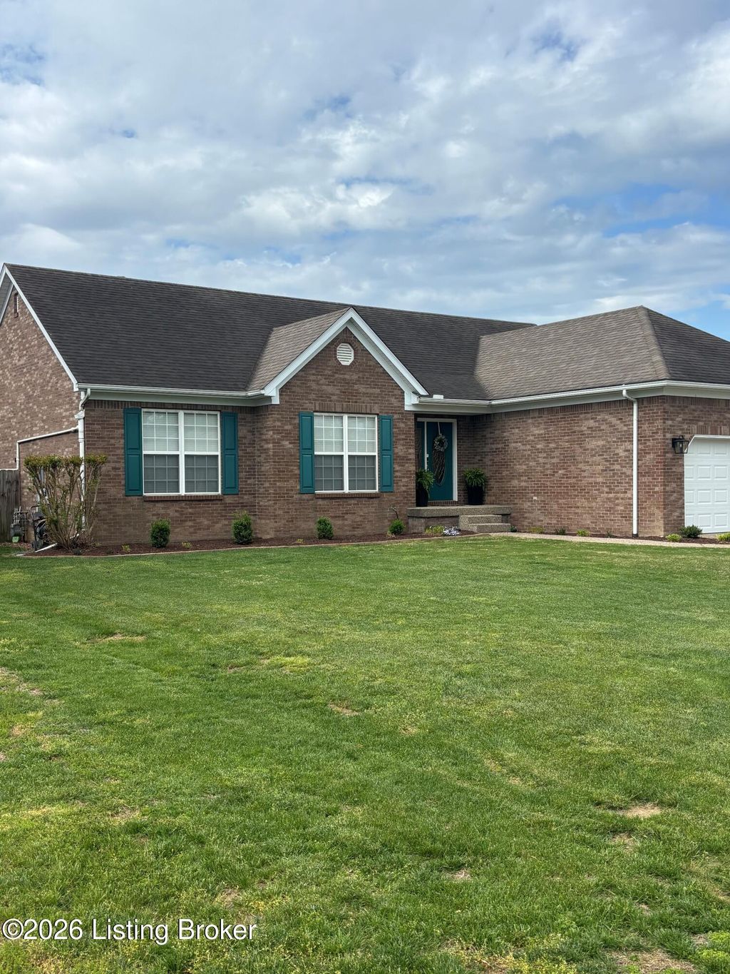 Photo of 389 Spring House Ln, Louisville, KY 40229 (MLS # 1714186)