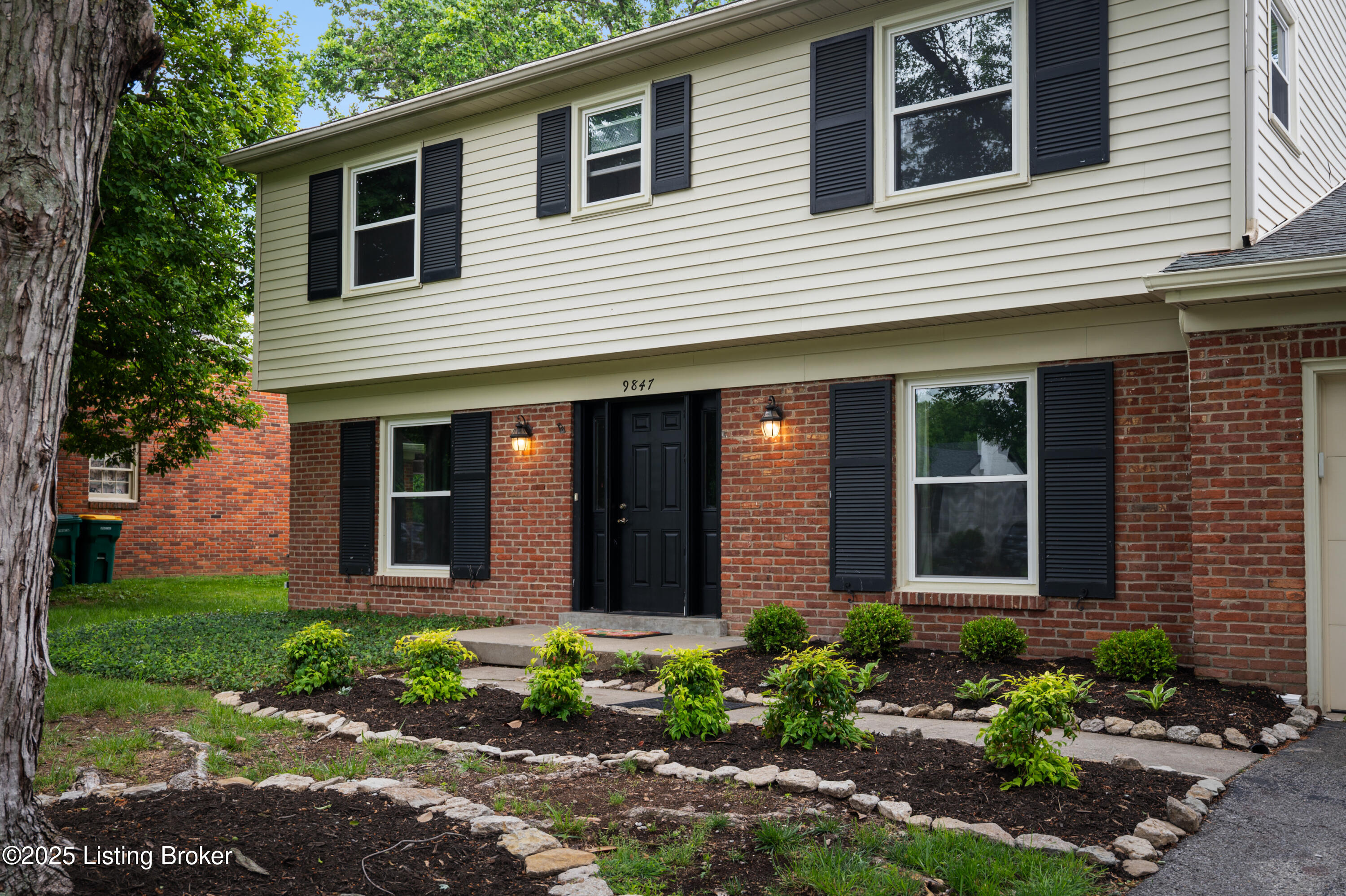 9847 Longwood Cir, Louisville, Pennsylvania image 7