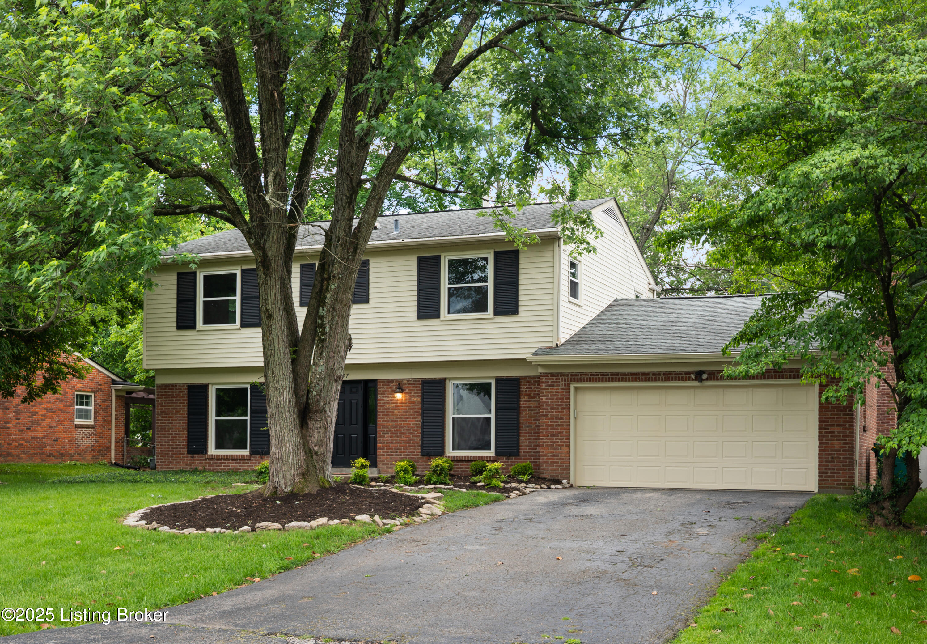 9847 Longwood Cir, Louisville, Pennsylvania image 6