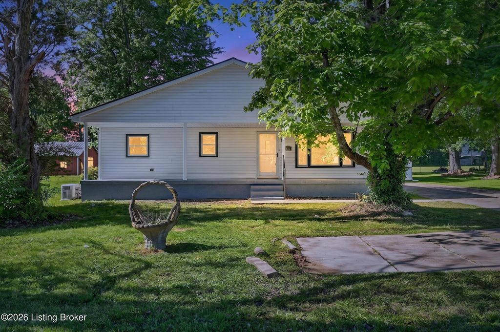 Photo of 8006 Glaser Ln, Louisville, KY 40291 (MLS # 1717042)