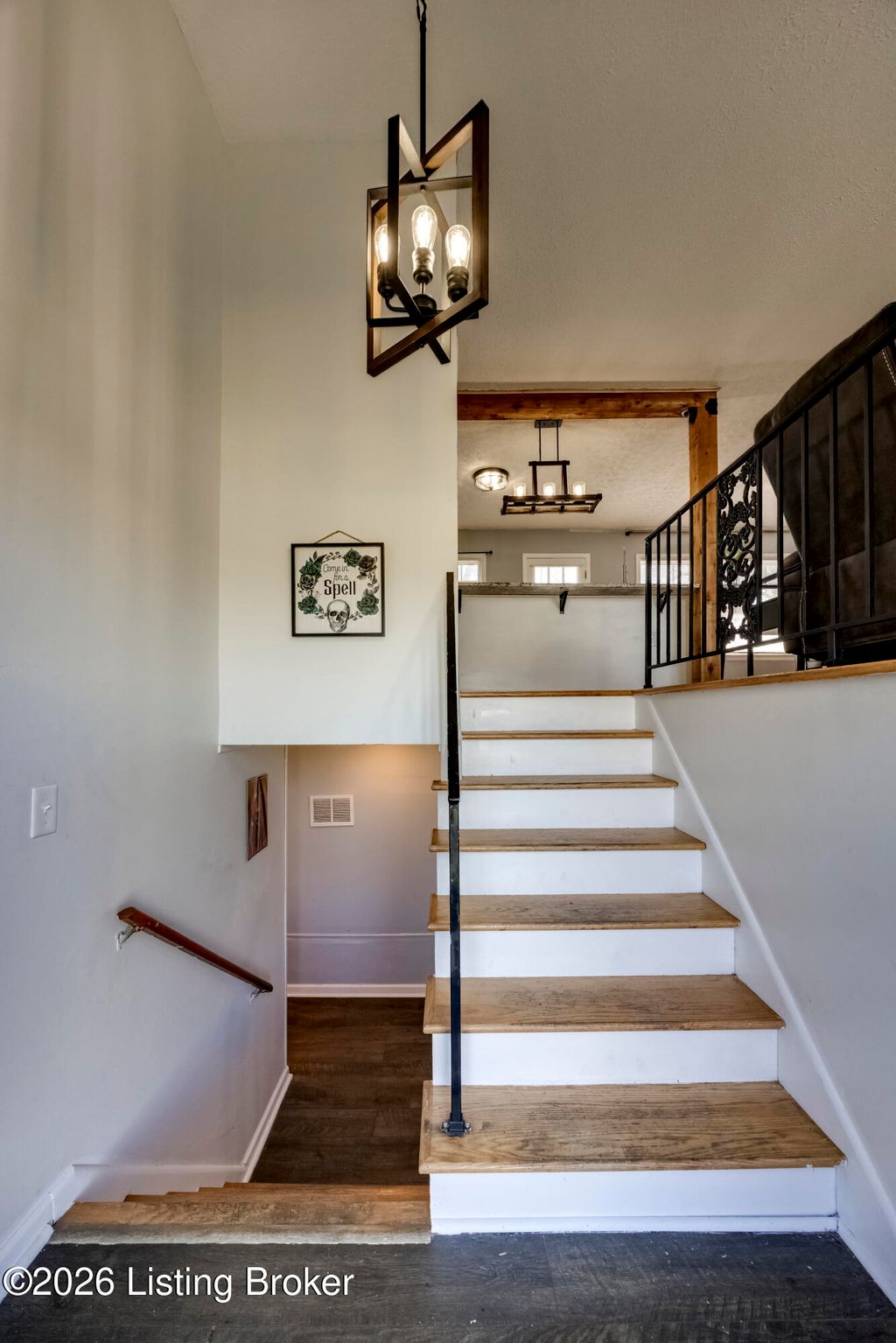 Photo of 5906 Outer Loop, Louisville, KY 40219 (MLS # 1711058)