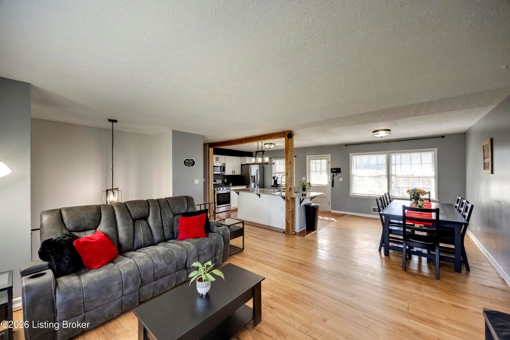 Photo of 5906 Outer Loop, Louisville, KY 40219 (MLS # 1711058)