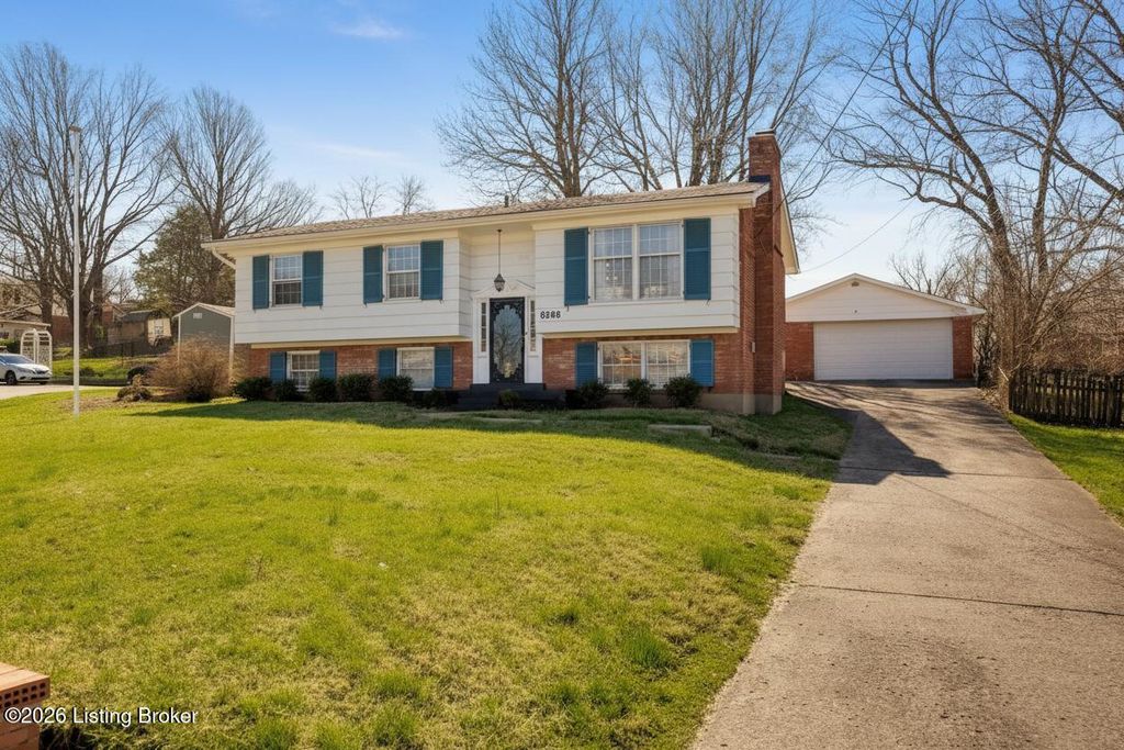 Photo of 5906 Outer Loop, Louisville, KY 40219 (MLS # 1711058)