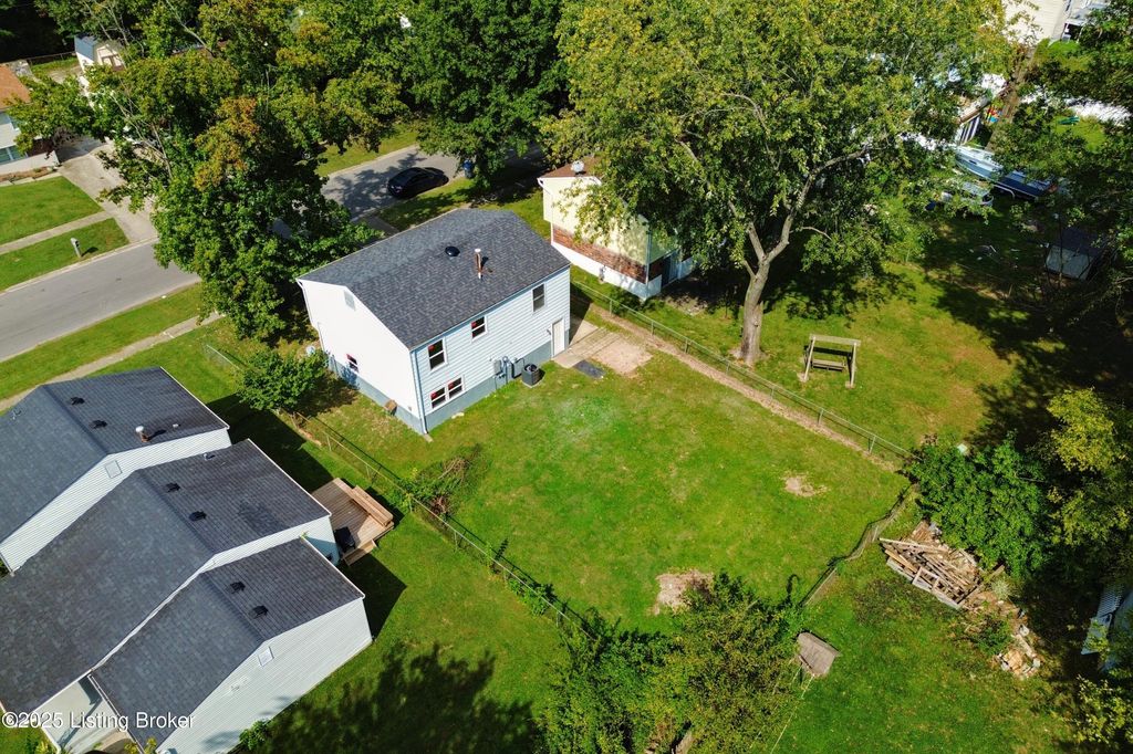 Photo of 8705 Bost Ln, Louisville, KY 40219 (MLS # 1700238)