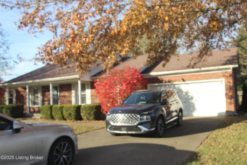 Photo of 148 Primrose Dr, Mt Washington, KY 40047 (MLS # 1703523)