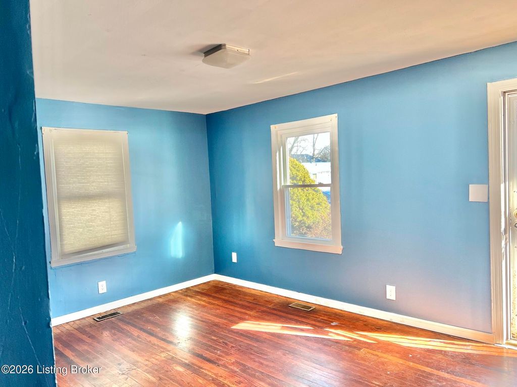 Photo of 1930 Beech St, Louisville, KY 40210 (MLS # 1717109)