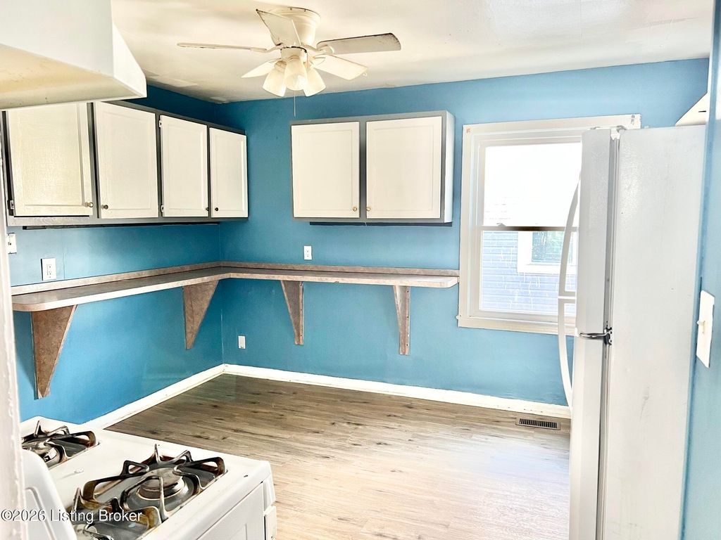 Photo of 1930 Beech St, Louisville, KY 40210 (MLS # 1717109)