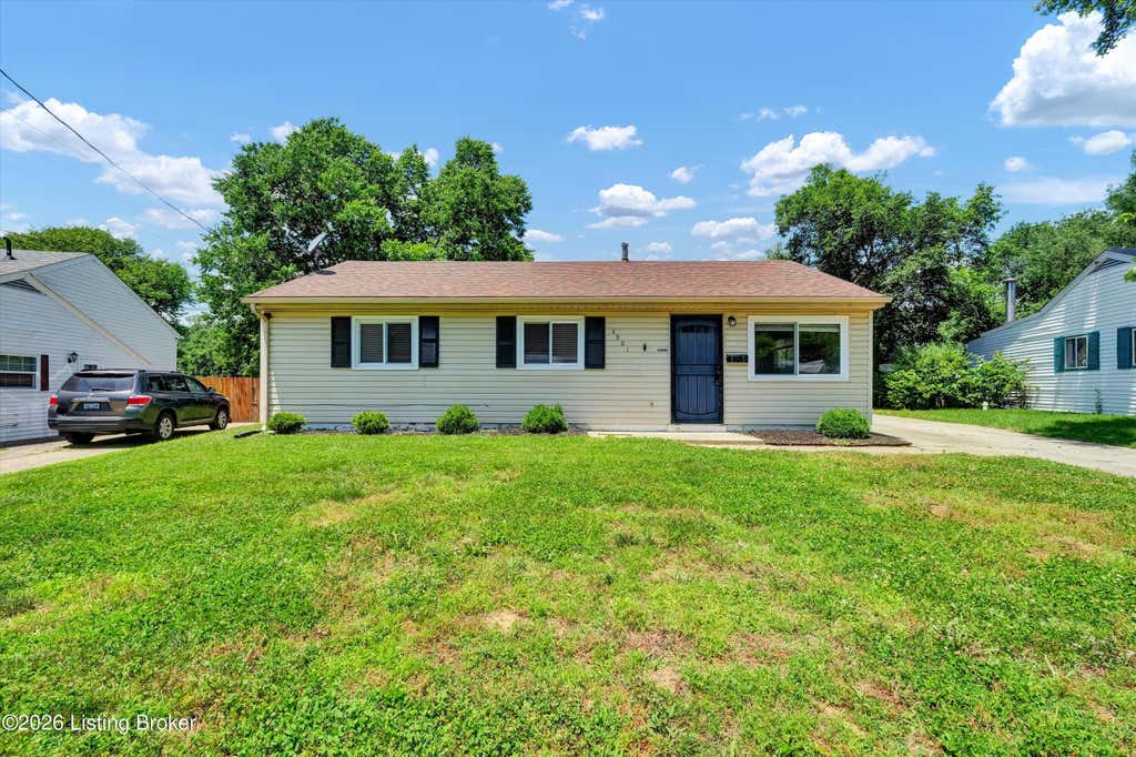 Photo of 4901 Seville Dr, Louisville, KY 40272 (MLS # 1719582)