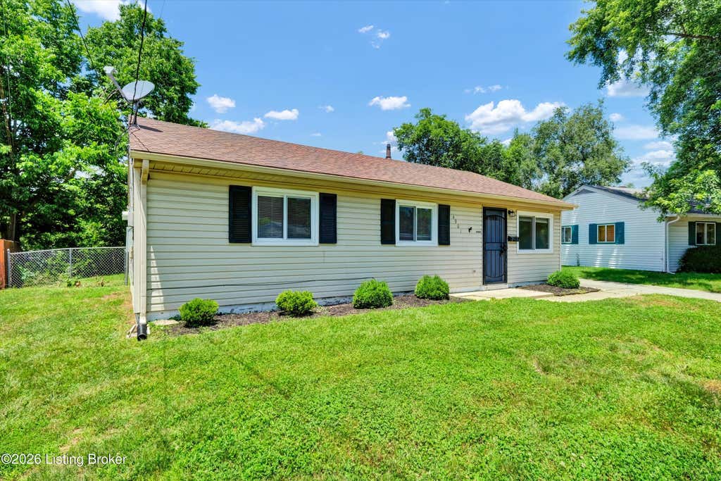 Photo of 4901 Seville Dr, Louisville, KY 40272 (MLS # 1719582)