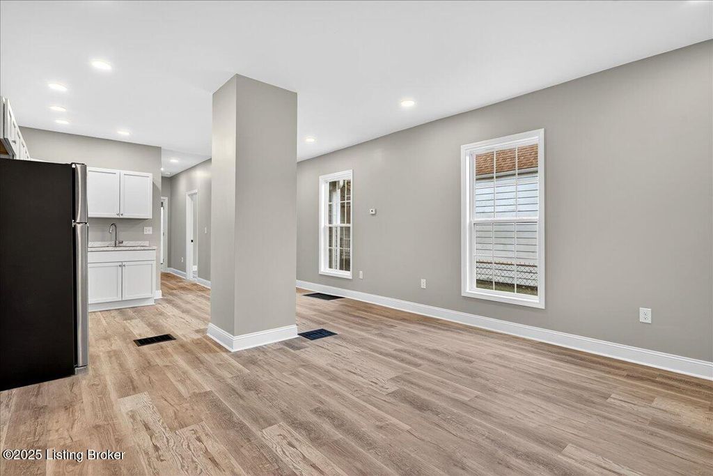 Photo of 3121 W Magnolia Ave, Louisville, KY 40211 (MLS # 1712458)