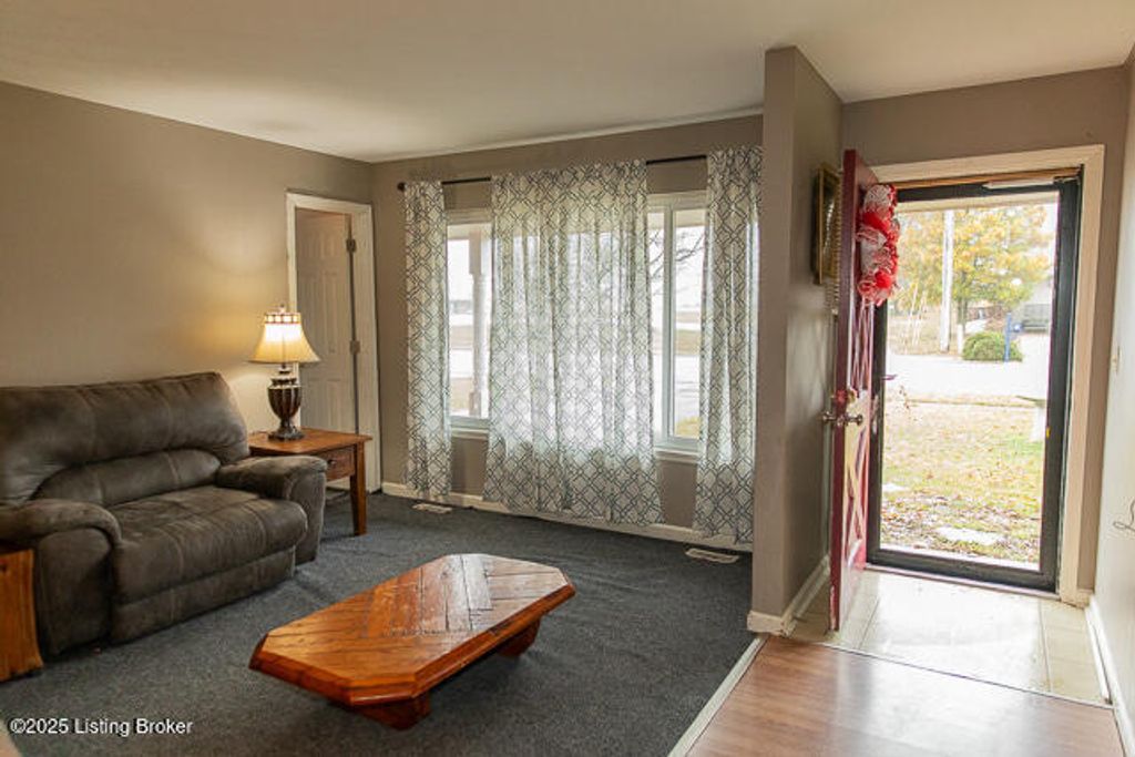 Photo of 2323 Seneca Dr, Madison, IN 47250 (MLS # 1705488)