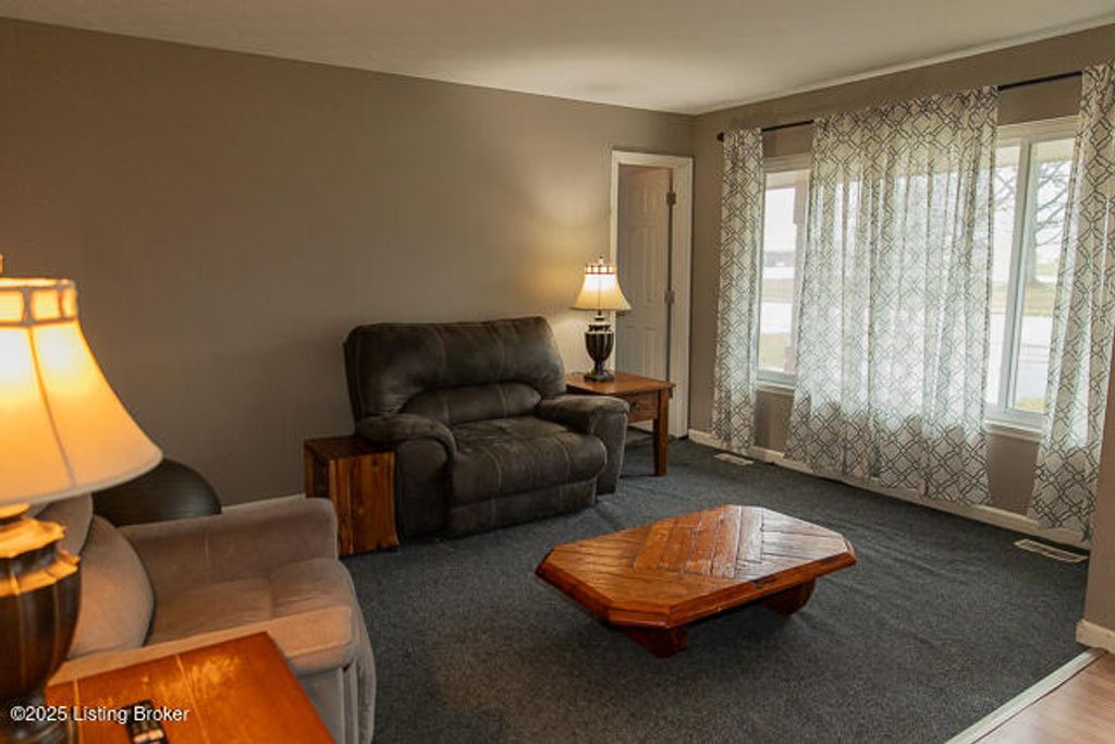 Photo of 2323 Seneca Dr, Madison, IN 47250 (MLS # 1705488)