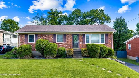 Photo of 6002 Whispering Hills Blvd, Louisville, KY 40219 (MLS # 1716372)