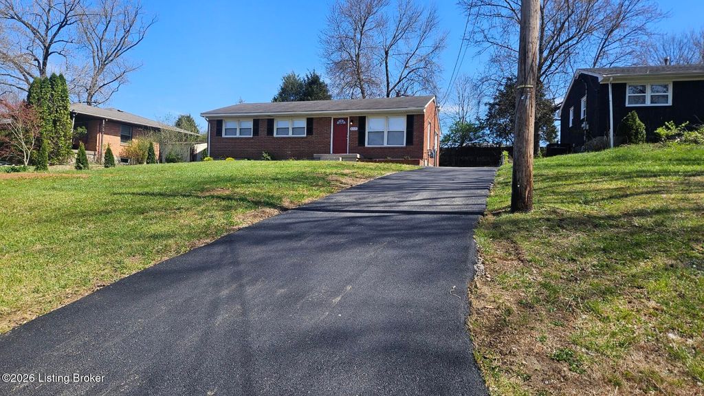 Photo of 4915 Manslick Rd, Louisville, KY 40216 (MLS # 1712318)