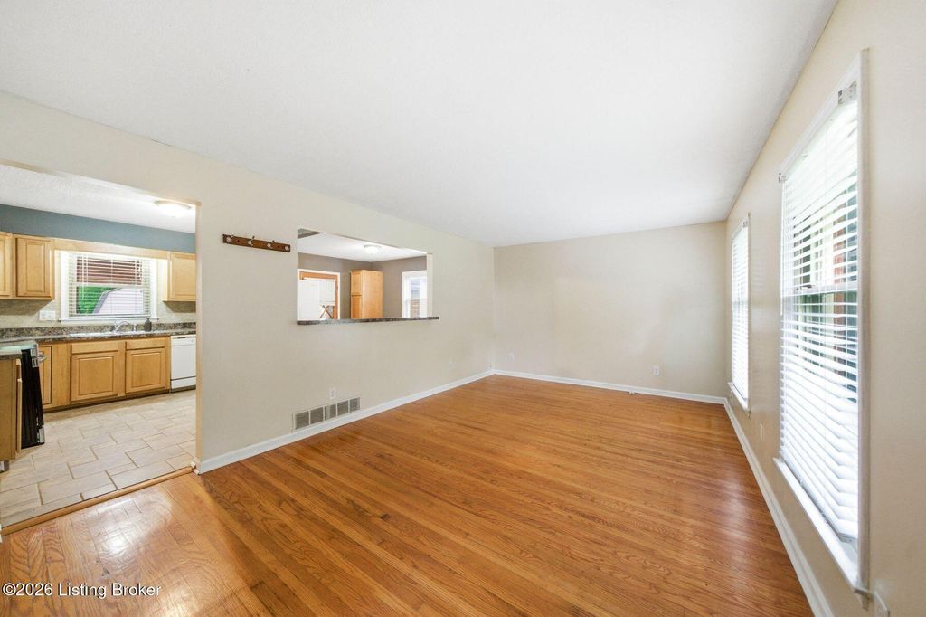 Photo of 7618 Greenfield Ave, Louisville, KY 40214 (MLS # 1716182)