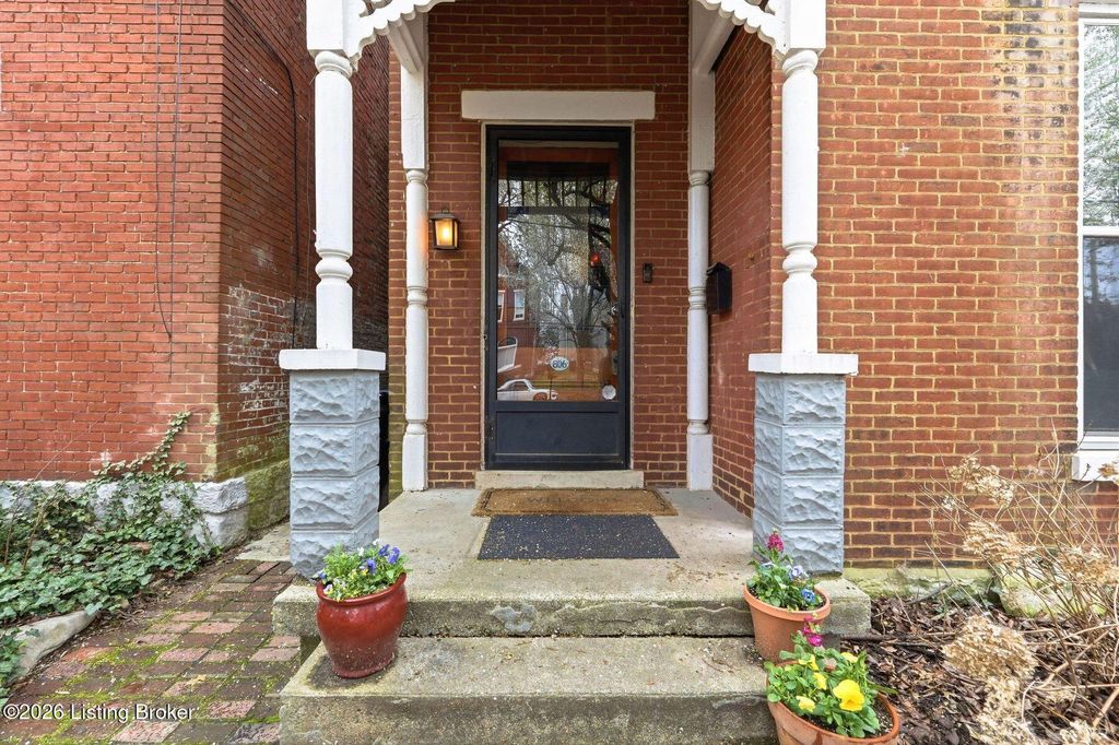 Photo of 806 E Washington St, Louisville, KY 40206 (MLS # 1711846)